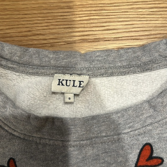 ❤️ Kule - The Oversized Hearts Sweatshirt in Heather Grey ❤️ - Picture 4 of 8